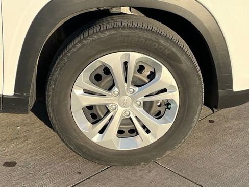Used 2024 Chevrolet Trax LS image 6