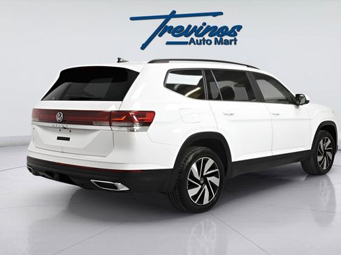 Used 2024 Volkswagen Atlas SE image 2