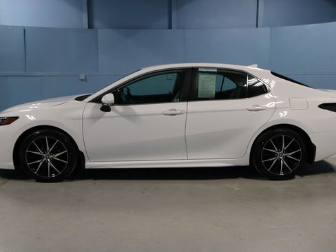 Used 2024 Toyota Camry SE FWD image 25