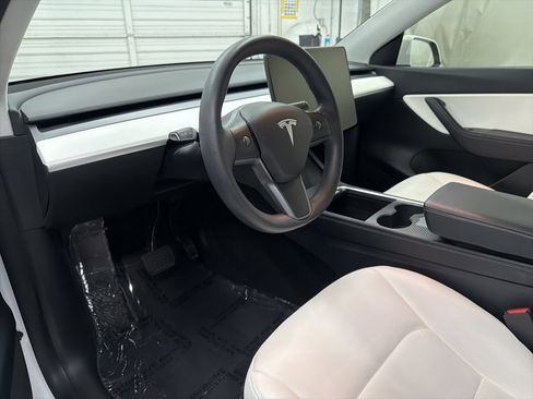 Used 2021 Tesla Model Y Long Range AWD/4WD image 12