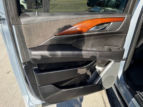 Used 2016 Cadillac Escalade ESV Premium AWD/4WD image 44