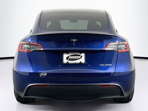 Used 2023 Tesla Model Y Performance image 10