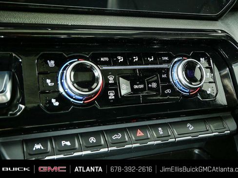 Used 2024 GMC Sierra 1500 AT4 w/ Technology Package AWD/4WD image 16