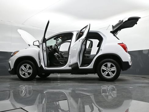 Used 2020 Chevrolet Trax LS w/ Tint and Cruise Package AWD/4WD image 31