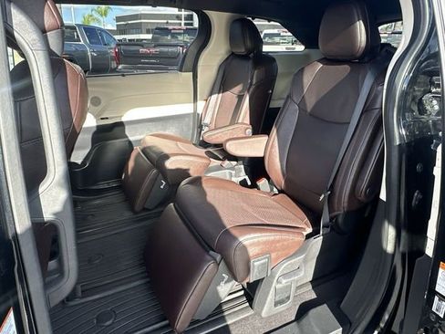 Used 2022 Toyota Sienna Platinum image 26