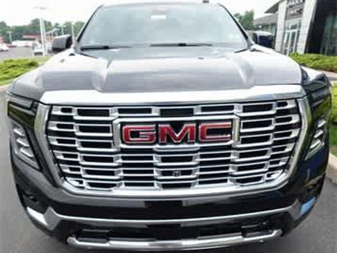 New 2025 GMC Yukon XL Denali w/ LPO, Illumination Package image 8