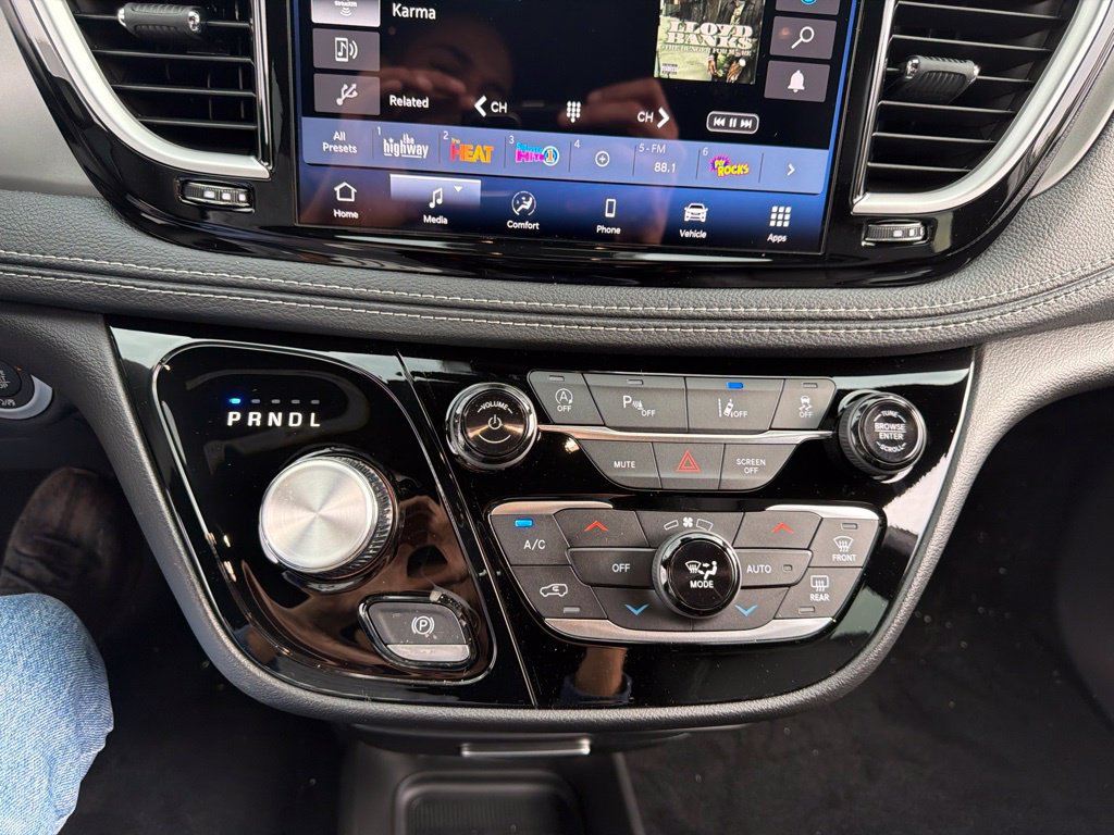 New 2027 Chrysler Pacifica Select AWD/4WD image 25
