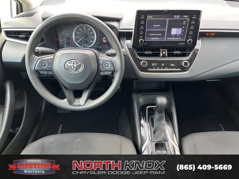 Used 2021 Toyota Corolla LE image 11