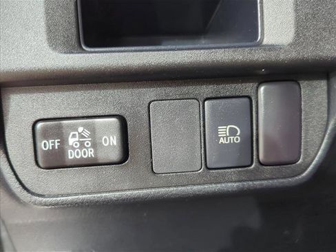 Used 2018 Toyota Tacoma SR5 image 22