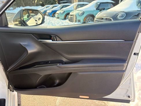 Used 2018 Toyota Camry LE image 23