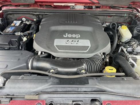 Used 2013 Jeep Wrangler Unlimited Rubicon w/ Connectivity Group AWD/4WD image 12
