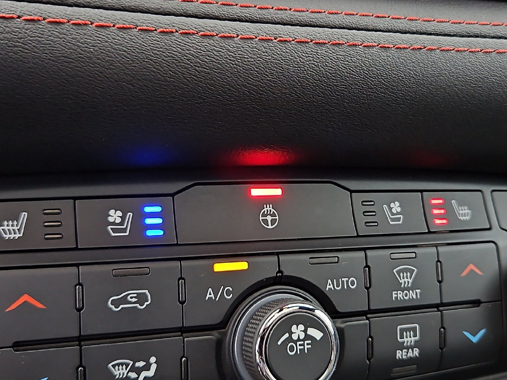 Used 2023 Dodge Durango GT AWD/4WD image 18