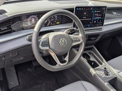 New 2026 Volkswagen Tiguan SE AWD/4WD image 11