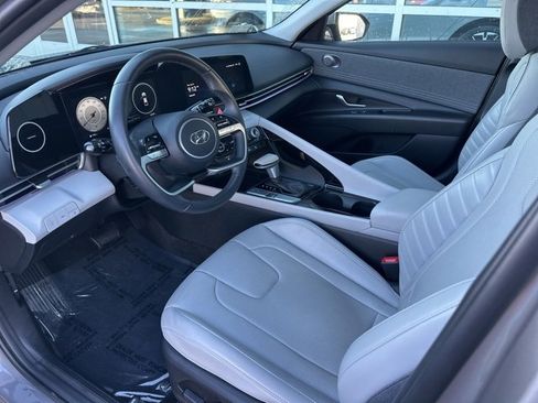 Used 2023 Hyundai Elantra Limited image 15