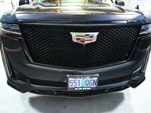 Used 2023 Cadillac Escalade ESV Sport image 17