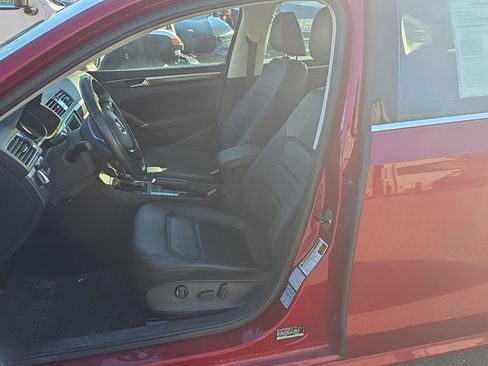 Used 2018 Volkswagen Passat 2.0T SE w/ SE Lighting Package image 8