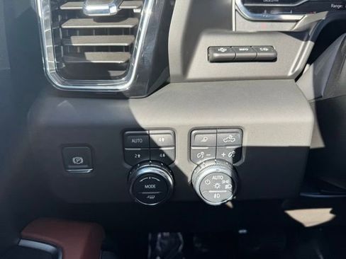 Used 2025 GMC Sierra 1500 Denali Ultimate image 12