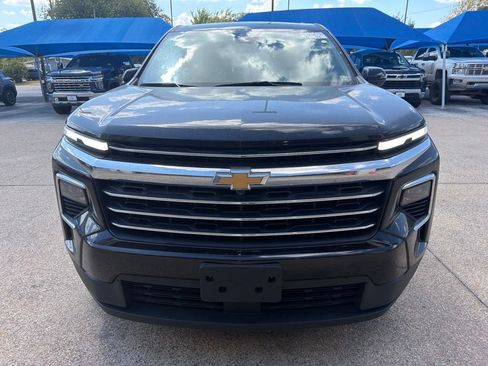 Used 2024 Chevrolet Traverse LT AWD/4WD image 2