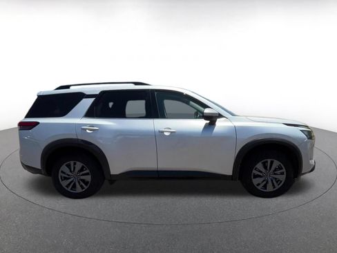 Used 2025 Nissan Pathfinder SV FWD image 13