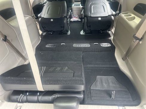 Used 2024 Chrysler Pacifica Limited FWD image 16