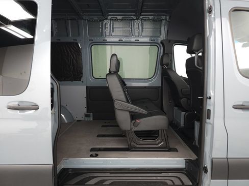 Used 2025 Mercedes-Benz Sprinter 2500 image 30