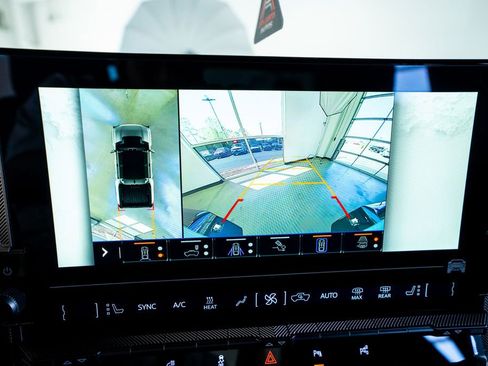 Used 2024 GMC Hummer EV 3X w/ LPO, Illumination Package image 50