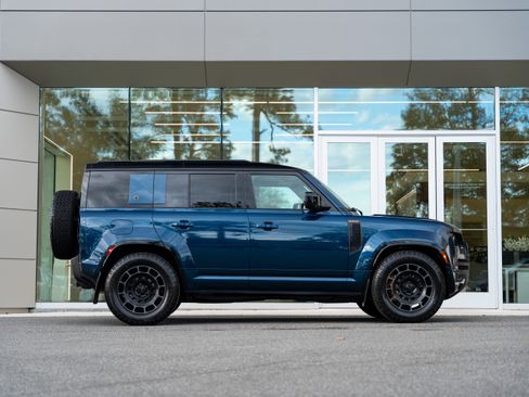 Used 2026 Land Rover Defender 110 OCTA image 6