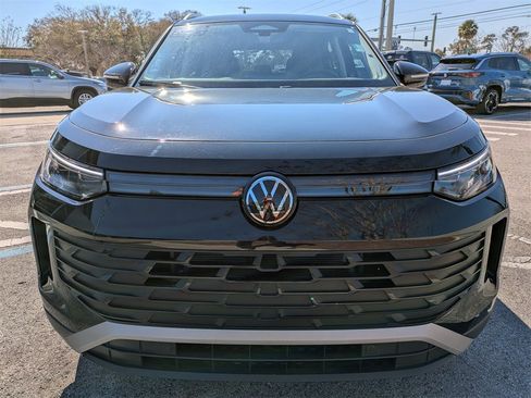 Certified 2025 Volkswagen Tiguan S image 9