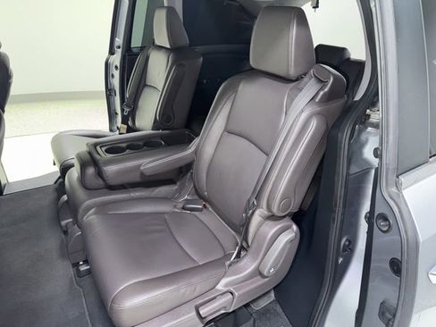 Used 2020 Honda Odyssey Touring image 2