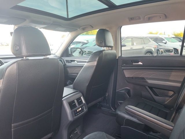 Used 2023 Volkswagen Atlas SEL Premium R-Line AWD/4WD image 3