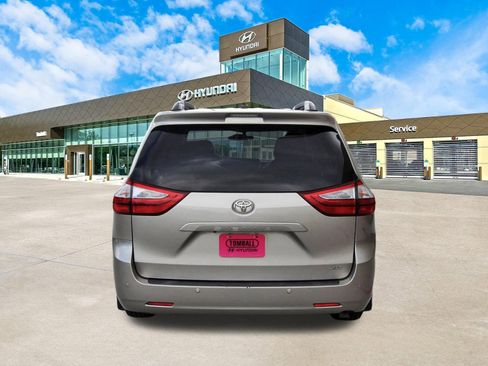 Used 2016 Toyota Sienna XLE Premium FWD image 7