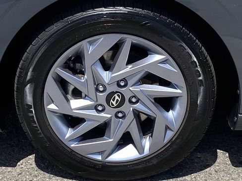 Used 2024 Hyundai Elantra SEL FWD image 8