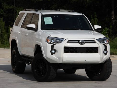 Used 2021 Toyota 4Runner SR5 AWD/4WD image 19