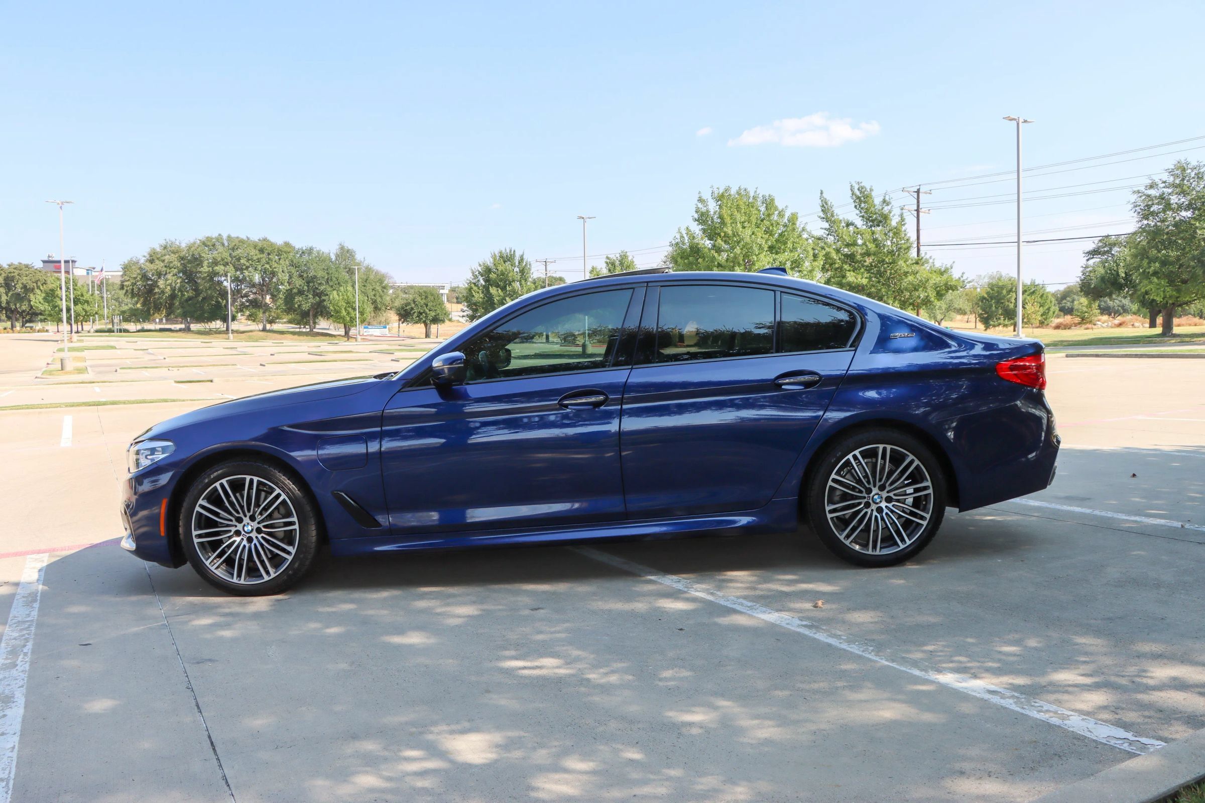 Used 2018 BMW 530e w/ M Sport Package 2 RWD image 4