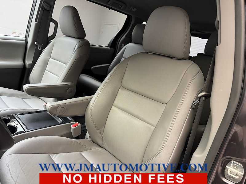 Used 2019 Toyota Sienna XLE w/ Carpet Mat Package AWD/4WD image 14