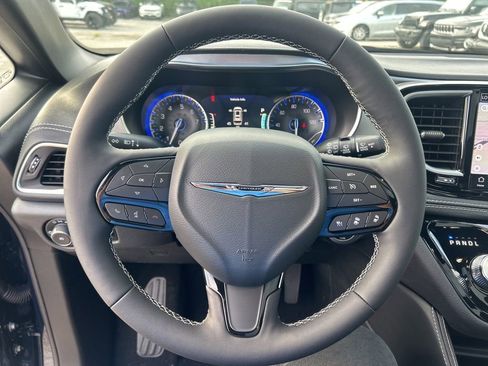 New 2025 Chrysler Pacifica Limited image 16