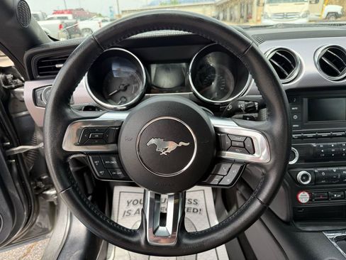 Used 2017 Ford Mustang GT RWD image 8