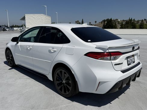 Used 2023 Toyota Corolla SE FWD image 5