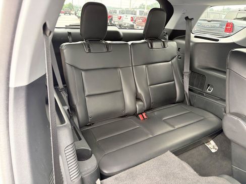 Used 2023 Ford Explorer XLT w/ Equipment Group 202A RWD image 14