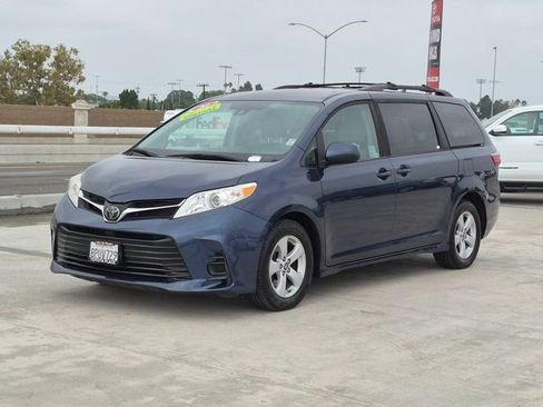 Used 2020 Toyota Sienna LE FWD image 2
