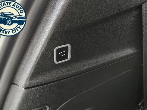 Used 2025 Chrysler Pacifica Select FWD image 37