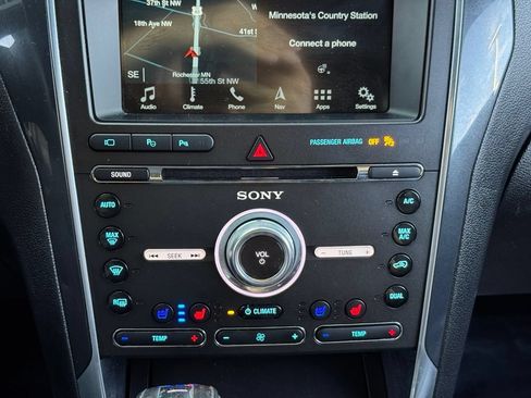 Used 2018 Ford Explorer Limited w/ Equipment Group 301A AWD/4WD image 16
