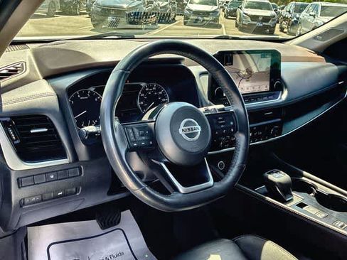 Used 2021 Nissan Rogue SL w/ Premium Package FWD image 2