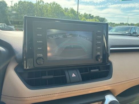 Used 2019 Toyota RAV4 LE image 8