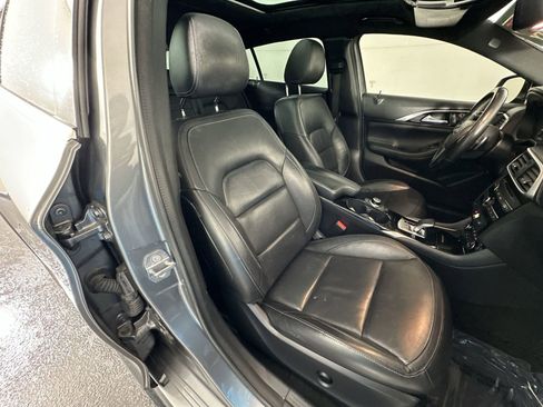 Used 2018 INFINITI QX30 FWD image 27