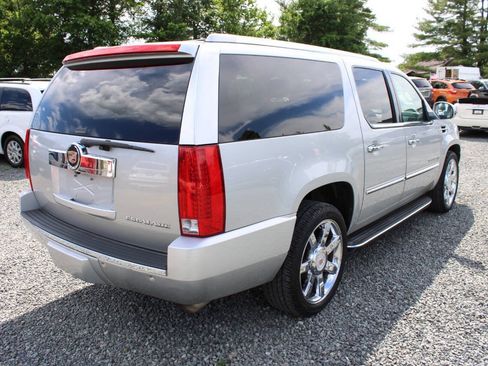Used 2013 Cadillac Escalade ESV Luxury AWD/4WD image 7