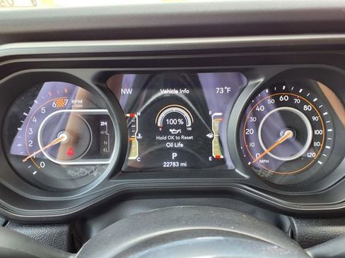 Used 2025 Jeep Wrangler Unlimited Sahara AWD/4WD image 29