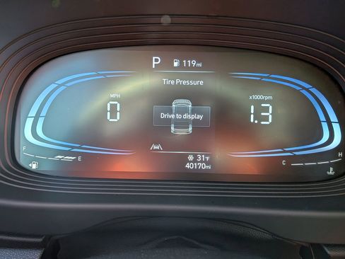 Used 2024 Hyundai Venue SEL image 24