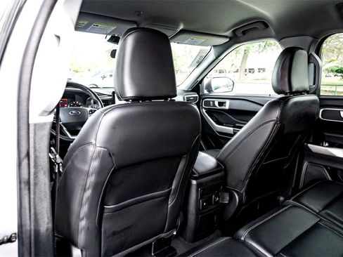 Used 2024 Ford Explorer XLT w/ Equipment Group 202A image 29