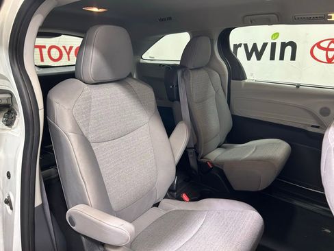 Used 2024 Toyota Sienna LE image 13